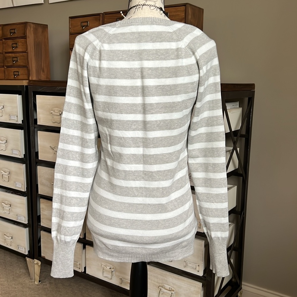 White House Black Market WHBM Gray and White Stripe Sweater - Picture 3 of 8